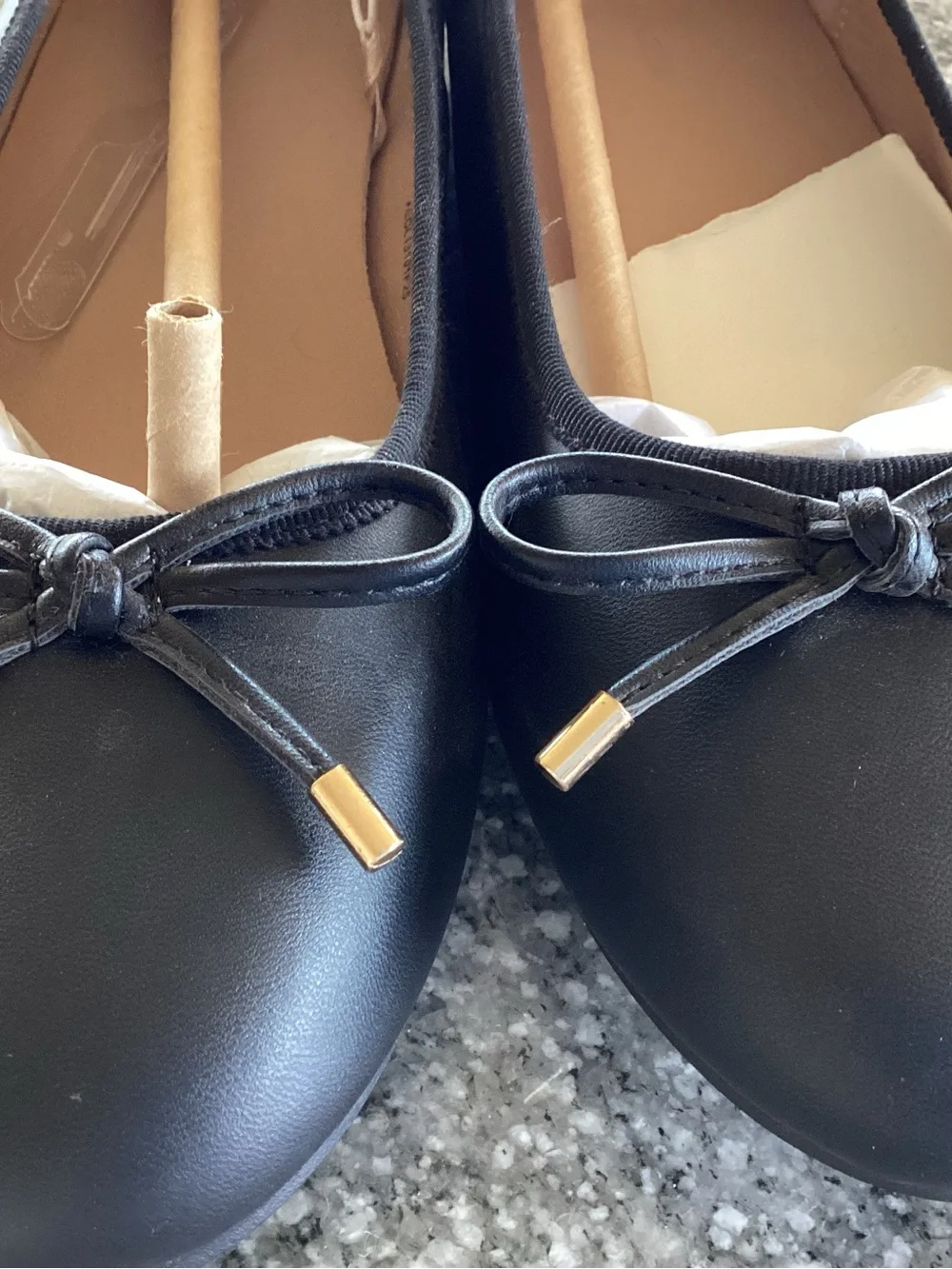 Amazon Essentials Girls' Black Ballet Flats with Bow Detail